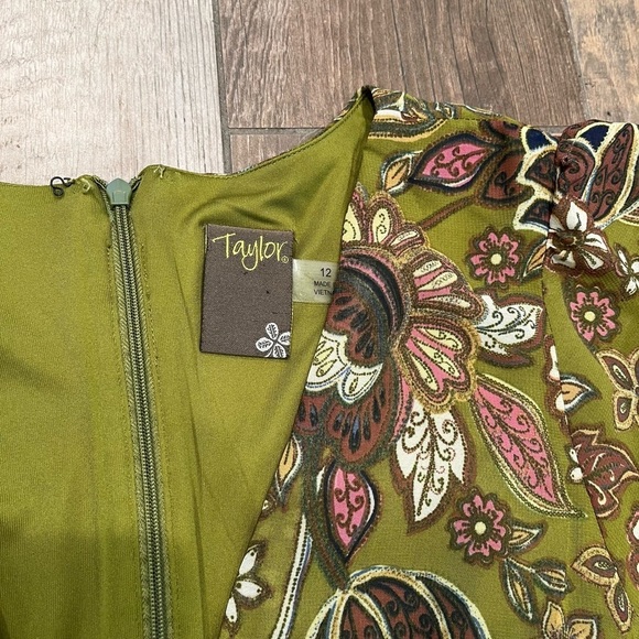 Taylor Smocked Fit & Flare Womens sz 12 Olive Floral Print Flouncy MIDI Dress - Picture 10 of 15